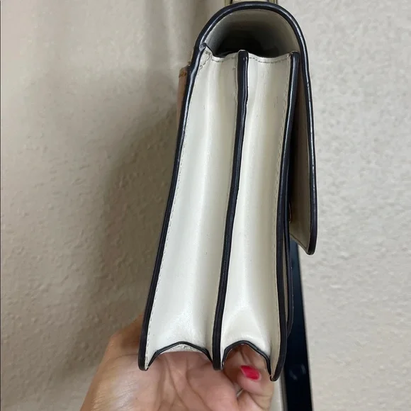 Micheal Korrs Jade Large Tri-Color Leather Crossbody Bag With Gold Tone Chain - Picture 4 of 15